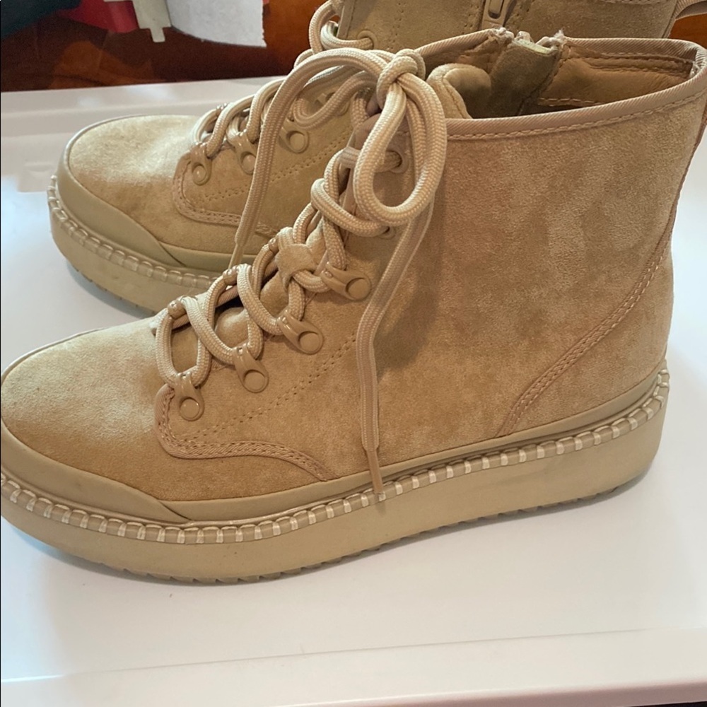 Universal Thread Boots - Picture 3 of 7